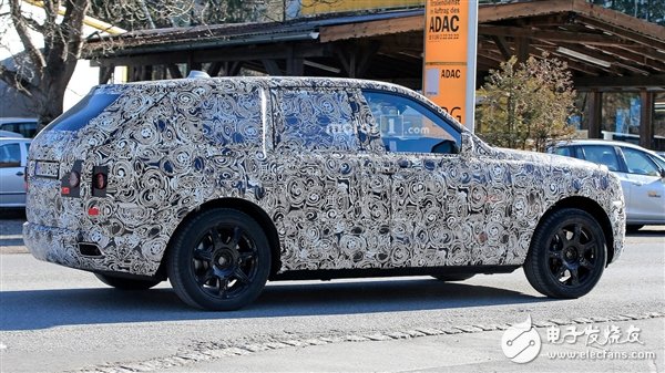 Beyond your handsome, Rolls-Royce SUV looks like the first exposure