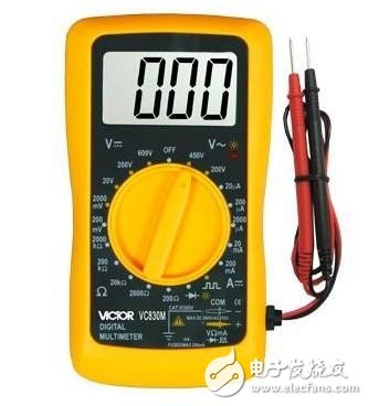 Explain how to use a multimeter to measure voltage