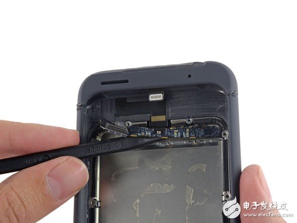 Smartphone iPhone "battery vest" internal module exposure