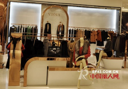 æ„å¤§åˆ©ç»å…¸å¥³è£…å“ç‰Œâ€œVIOIAâ€æ²ˆé˜³ä¸‡è±¡åŸŽå°šæ³°ç™¾è´§åº—ç››å¤§æ­å¹•