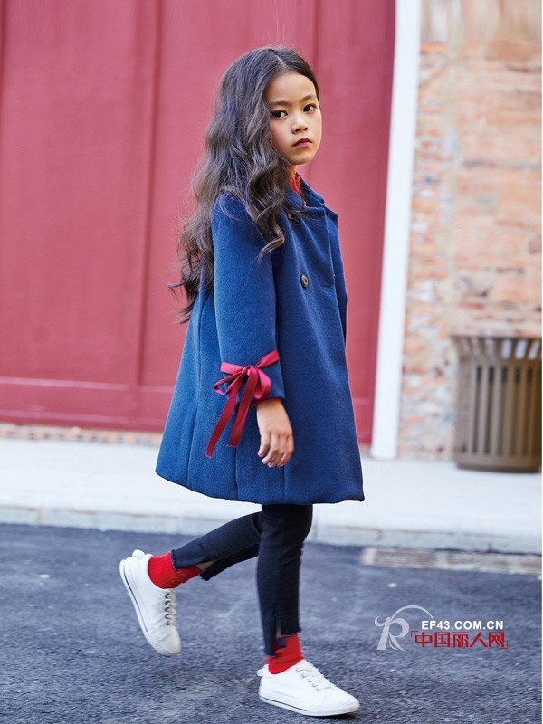 ç§‹å­£å¤§æ³¢æµªå‘åž‹é…ä»€ä¹ˆè¡£æœå¥½çœ‹  ç§‹å¤©å°å¥³å­©é€‚åˆçš„å‘åž‹æ­é…