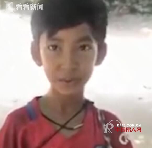 æŸ¬åŸ”å¯¨å°ç”·å­©è¯´9ç§è¯­è¨€å–è´§åœ¨ç½‘ä¸Šèµ°çº¢ æ—¶å°šçš„ç©¿æ­è®©å­©å­æ›´è‡ªä¿¡