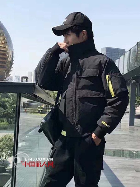 å¹´è½»æ½®æµç”·å£«å·¥è£…è£¤é…ä»€ä¹ˆè¡£æœ 20å‡ å²ç”·ç”Ÿæ€Žä¹ˆç©¿æ¯”è¾ƒå¸…