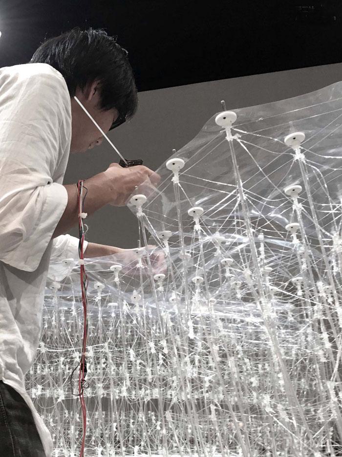 University of Tokyo students draw large building structures with 3D printing pens