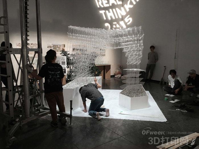University of Tokyo students draw large building structures with 3D printing pens
