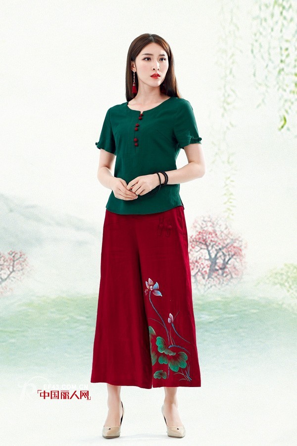 å¤å¤©å¢¨ç»¿è‰²é…ä»€ä¹ˆé¢œè‰²  å¢¨ç»¿è‰²æ£‰éº»æœè£…æ€Žä¹ˆæ­é…