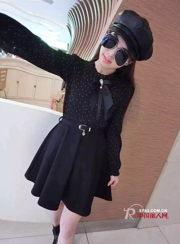 å°é»‘è£™é…ä»€ä¹ˆé¢œè‰²åŒ…åŒ… é•¿è¢–é»‘è‰²è¿žè¡£è£™æ­é…