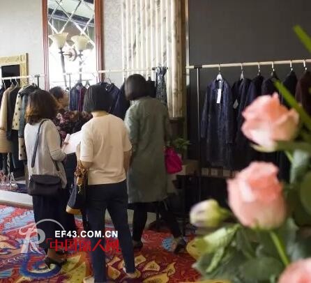çƒ­çƒˆç¥è´ºç®€å…®å¥³è£…2017ç§‹å†¬æ–°å“å“é‰´ä¼šåœ†æ»¡è½å¹•