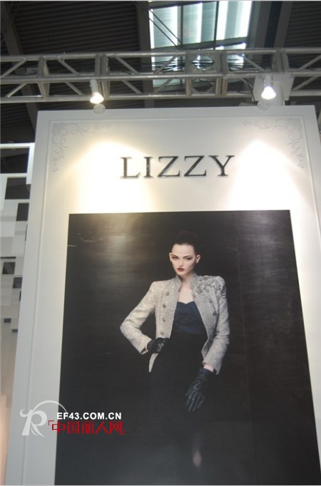 LIZZYå¥³è£…ä¼˜é›…æ°”éŸµ ç™»ä¸Šç¬¬åä¸‰å±Šæœäº¤ä¼šçš„ç§€åœº