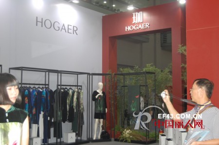 HOGAERçˆå¥³è£…ç‘°ä¸½ä¸­å›½é£Žç»½æ”¾æ·±åœ³æœäº¤ä¼š