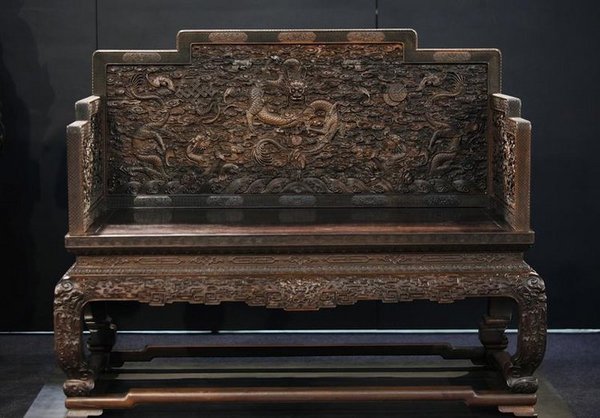 Photos: Qianlong throne breaks Chinese furniture auction record (3)