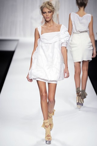 Spring Summer 2010: White Storm (Figure 1)