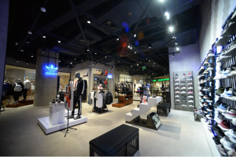 Adidas opens a sports fashion brand experience store in Chongqing