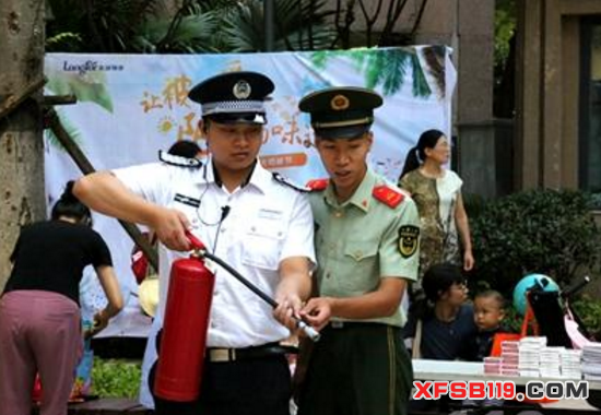 Fire prevention propaganda in Liangjiang New District sends peace to teach residents "fire prevention coup"