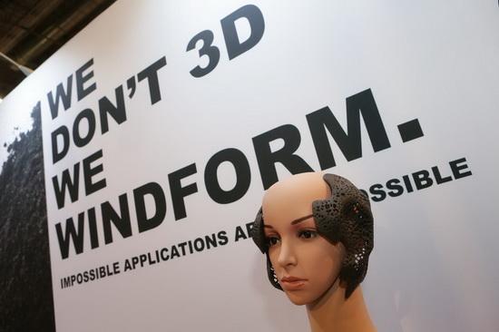 Wear technology on the body: 3D printed clothing and jewelry on CES