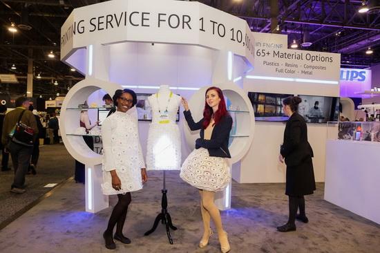 Wear technology on the body: 3D printed clothing and jewelry on CES