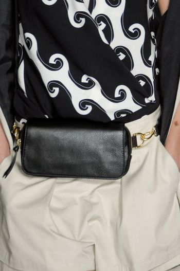 2011 spring and summer classic accessories fashion trend belt type wallet (Figure 4) 2011春å¤ç»å…¸é…饰æµè¡Œå°è¶‹åŠ¿ 皮带å¼è…°åŒ…(图4)