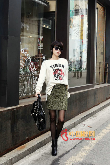 Mixed tone slim skirt