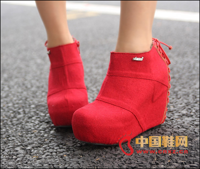 Red wedge shoes