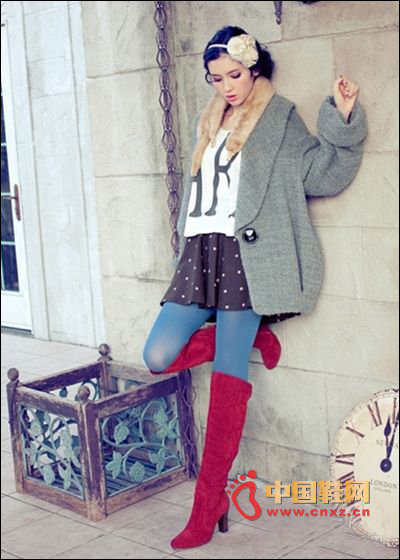 Retro British Style Grey Coat with Polka Dot Skirt