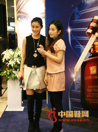 Black-and-white sleeveless dress with black over-the-knee boots accentuates Chenâ€™s burning posture