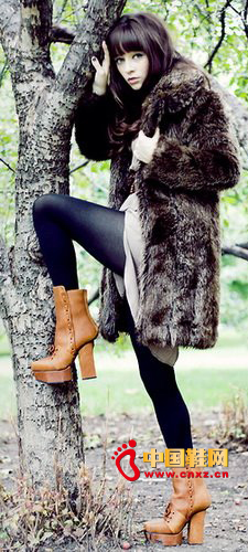 Furs with thick clamshell shoes full of wild colors