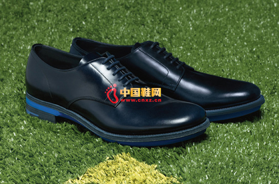 Prada's latest men's shoes: Bottom blue application highlights casual style