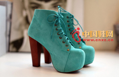 Green-green thick-soled high-heeled nude boots, with a thick heel and lace-up design make this boots full of college style