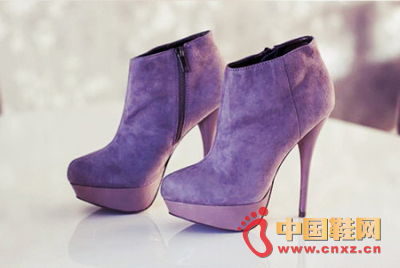 Romantic purple high-heeled nude boots, simple style, let the color become the highlight of its fashion