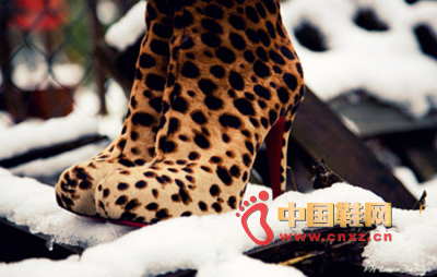 Domineering red nude boots, is the most practical shoes for autumn and winter season