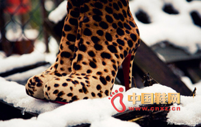 Domineering red nude boots, is the most practical shoes for autumn and winter season
