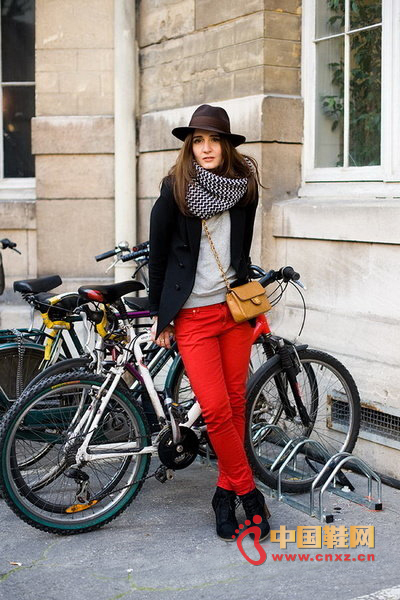 Black jacket + red stovepipe pants