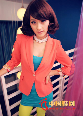 Pink short paragraph suit is very eye-catching