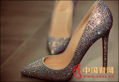 Sequin pointed shoes
