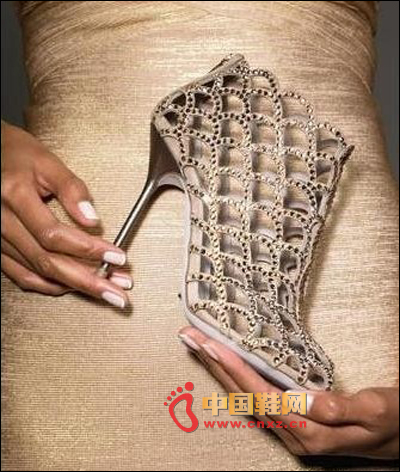 Nude color hollow shoes