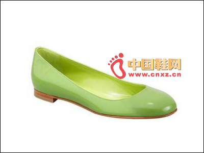 Green flat shoes