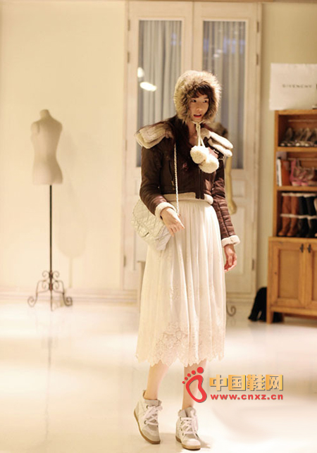 Luxury grass collar short jacket, this year's autumn and winter series of hot earth color