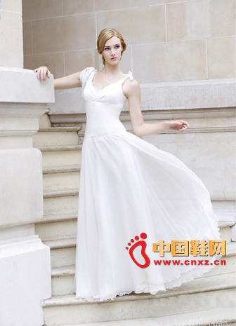 Simple wedding dress, just add a small short sleeve, the degree of warmth will be completely different.