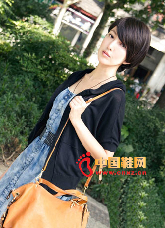 Denim dress with black cardigan, vintage shoulder bag, sweet and moving style