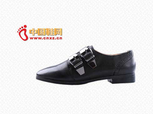 Black flat shoes