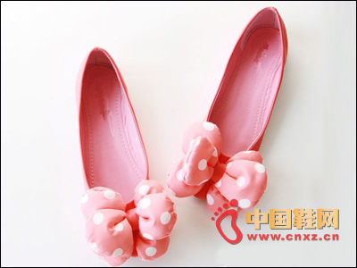 Pink flat shoes