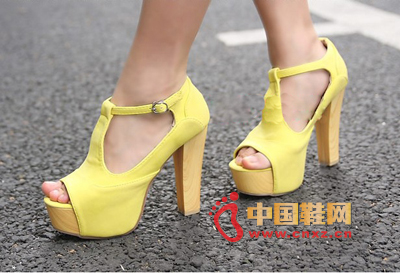 Yellow heel shoes