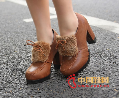 Fleece heel shoes