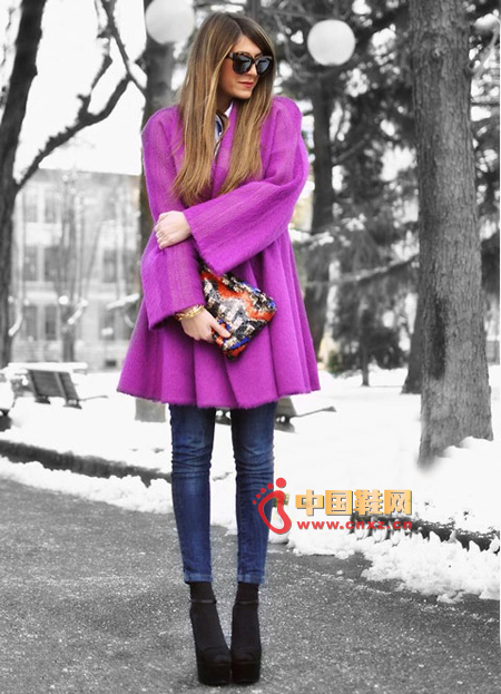 The purple jump is particularly eye-catching, the following with stovepipe jeans, platform shoes