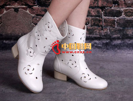 This spring and summer boots are very characteristic, white is very temperament, flower pattern hollow and playful and elegant