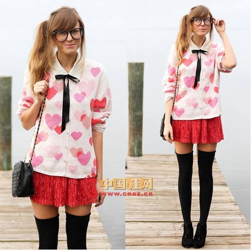 Love is a lover's suit, love pattern sweater is the most favored in spring, the collar bow looks cute