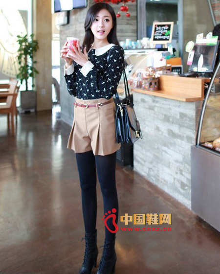 Wave chiffon shirt, sweet doll collar design, below with a high waist shorts