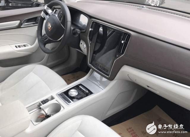Roewe i6 officially launched at 19:00 on February 17th. The price of bare car and the fuel consumption per 100 kilometers are more close to the people.