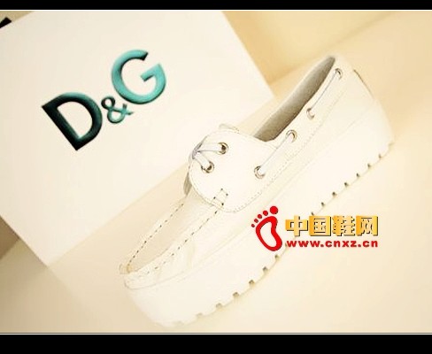 This white casual shoes, wild handsome, casual and comfortable, simple and elegant, practical and single-rate products