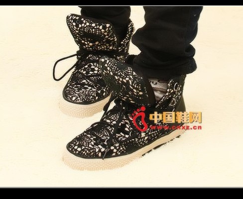 Sweet lace platform platform shoes, the color is very wild, bring out the free spirit of young people nowadays